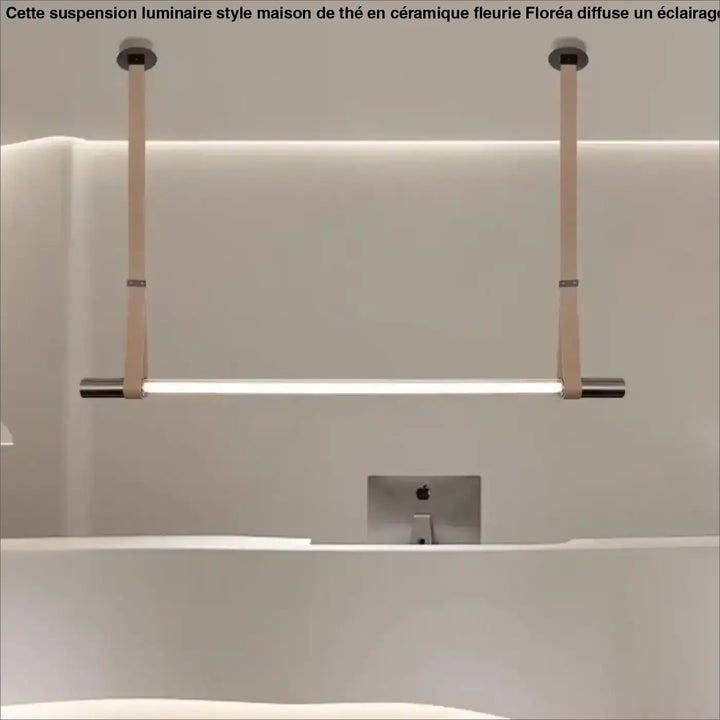 Suspension luminaire lea minimaliste led avec finitions métalliques et sangles en cuir beige pour salle de bain moderne