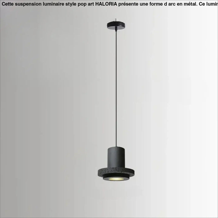 Suspension luminaire danys trou noir avec base en pierre trou noir texturée et suspension métal pour salle à manger