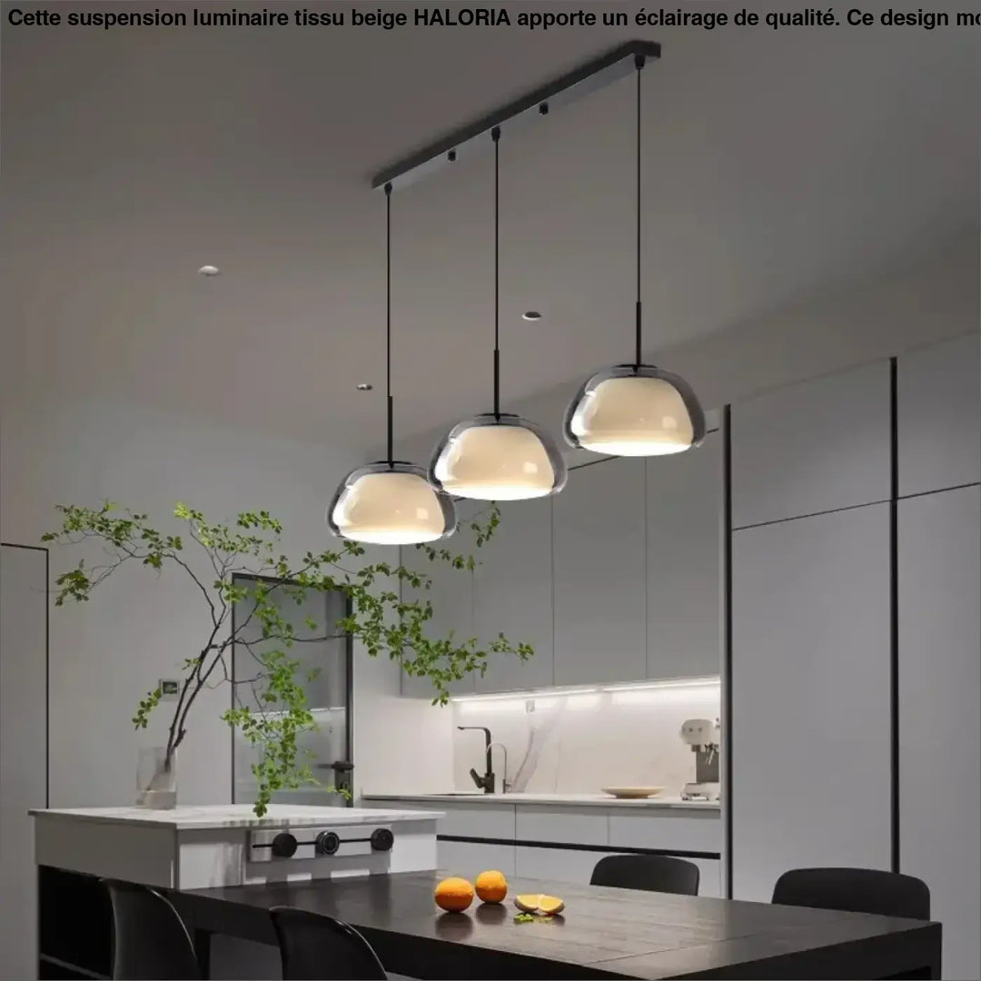 Suspension moderne trois lampes en verre opalin avec barre noire