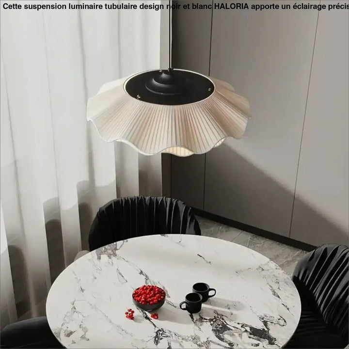 Suspension luminaire ondulée blanche en forme de fleur épuré