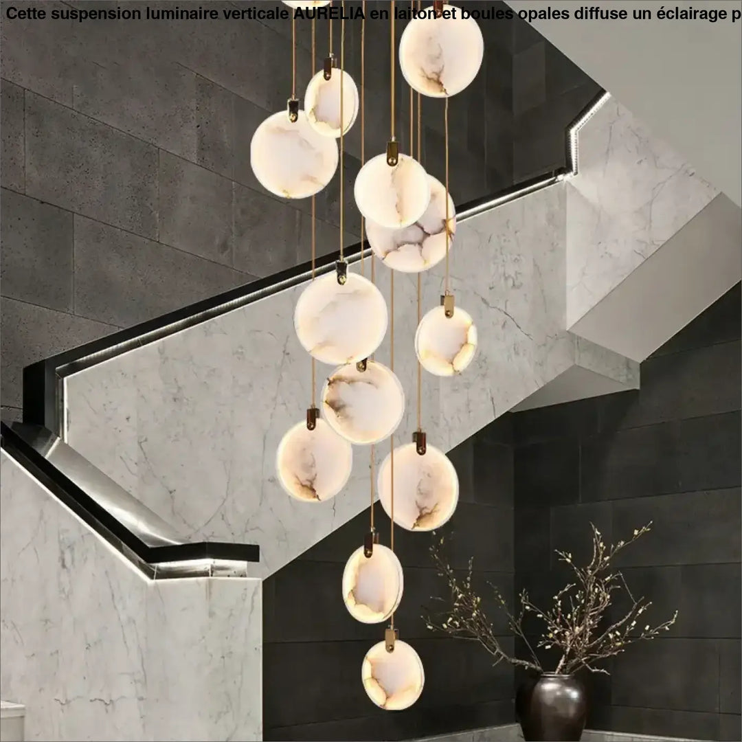 Suspension luminaire cascade en albâtre blanc élégant