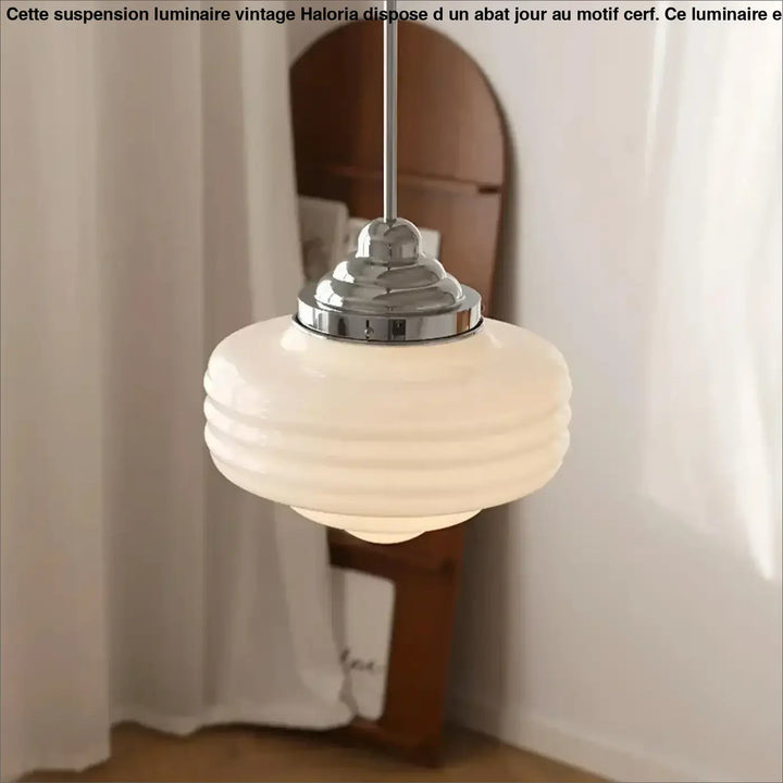 Suspension luminaire rétro en verre opalin et en métal chromé