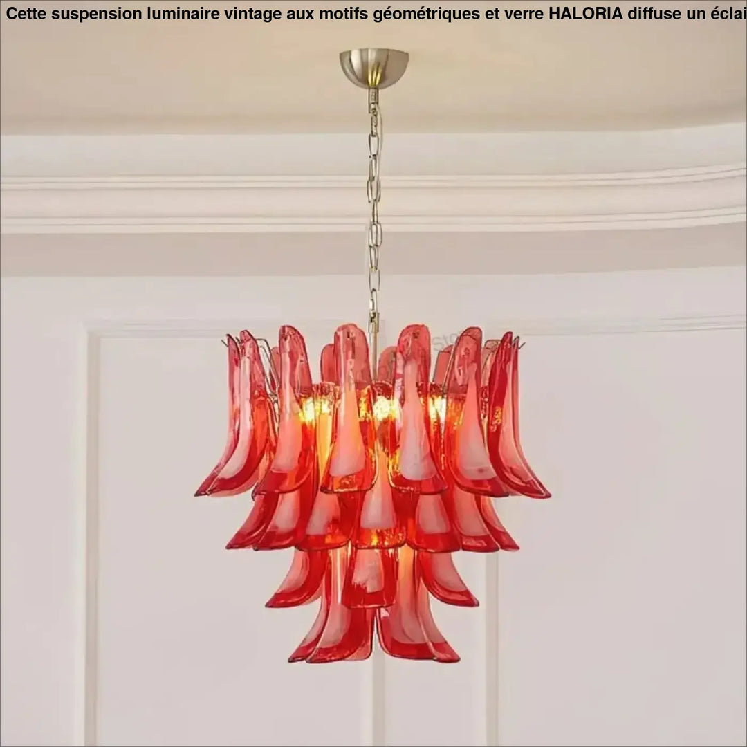 Suspension luminaire vandis en verre sculpté rouge vibrant avec effet cascade et chaîne en laiton poli