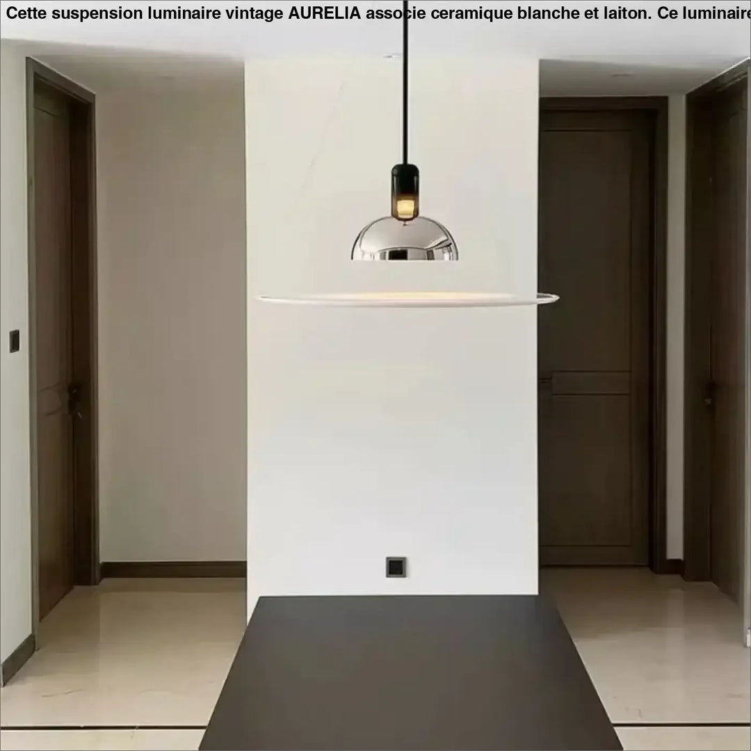 Suspension luminaire design rouge et blanc et argent style graphique

