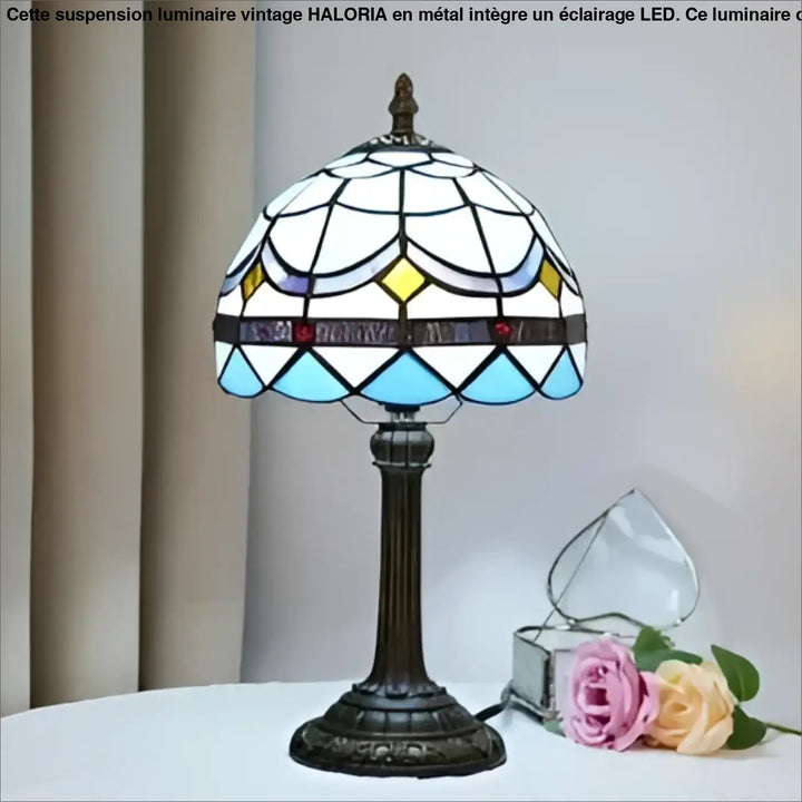 Lampe de chevet antika luminaire antique avec abat-jour en verre teinté bleu jaune blanc et base bronze orné design vintage devient plus élégant