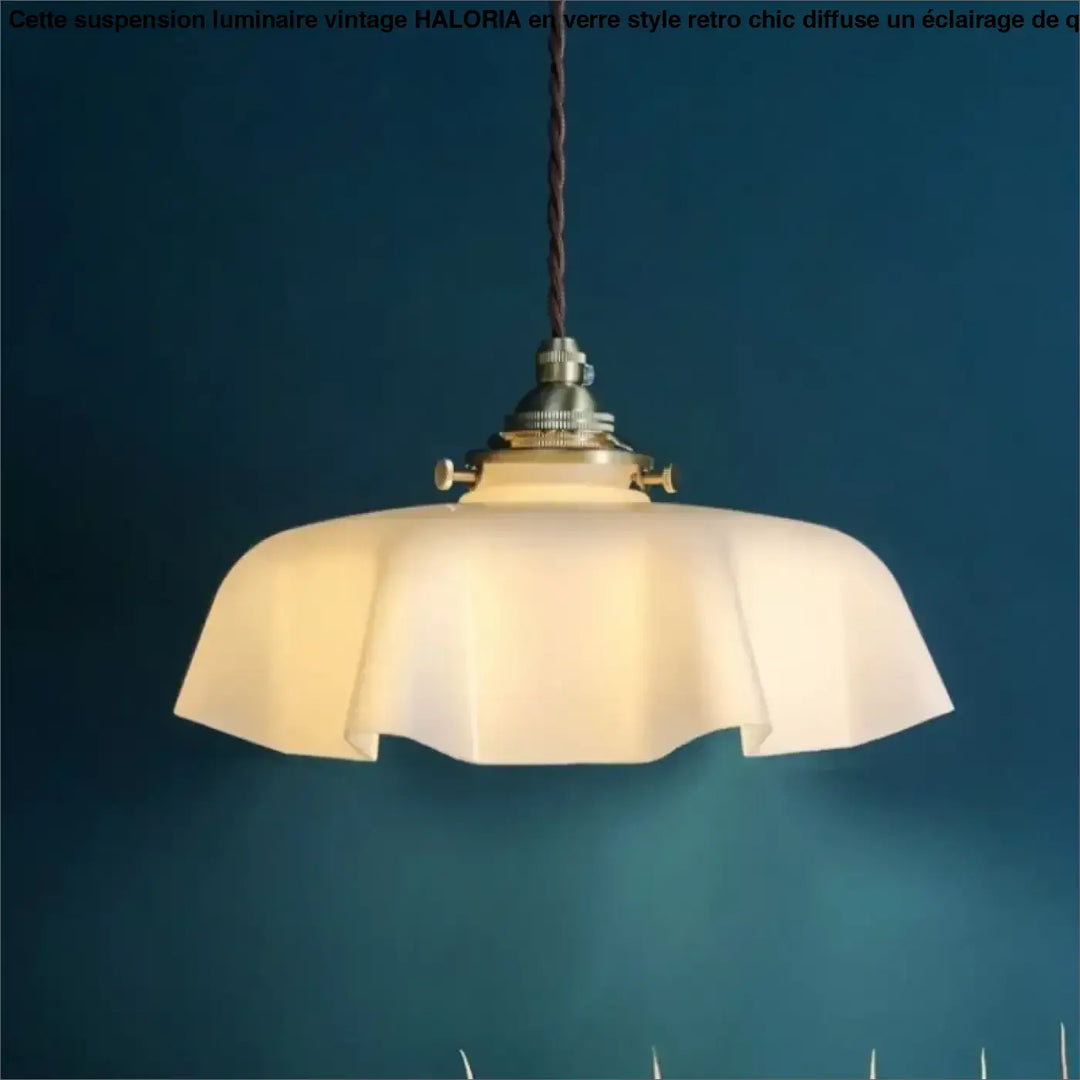 Suspension luminaire vintage blanche avec finition laiton