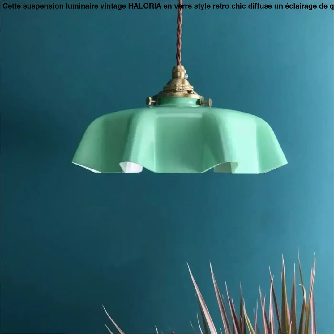 Suspension luminaire vintage blanche avec finition laiton