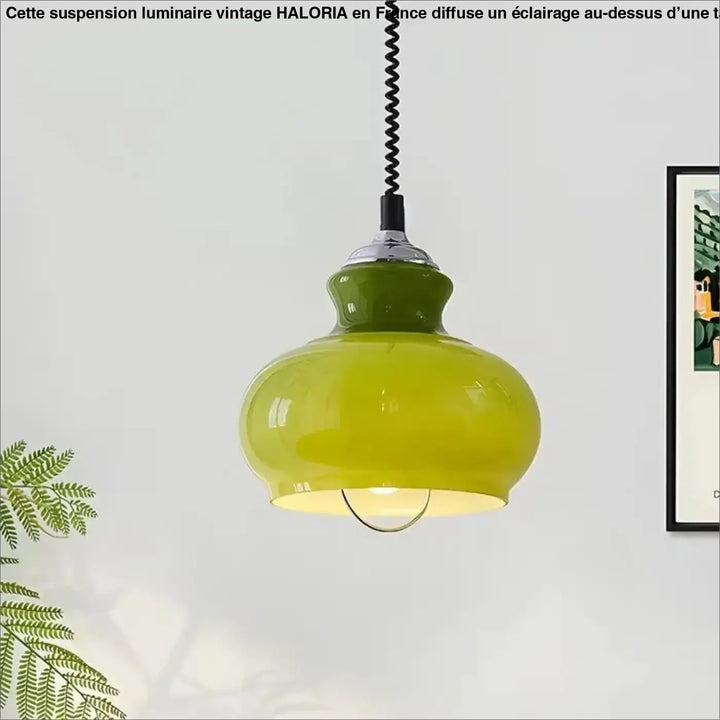 Suspension luminaire épurée en verre vert lime vibrant avec cordon noir enroulé au design arrondi élégant bauhaus