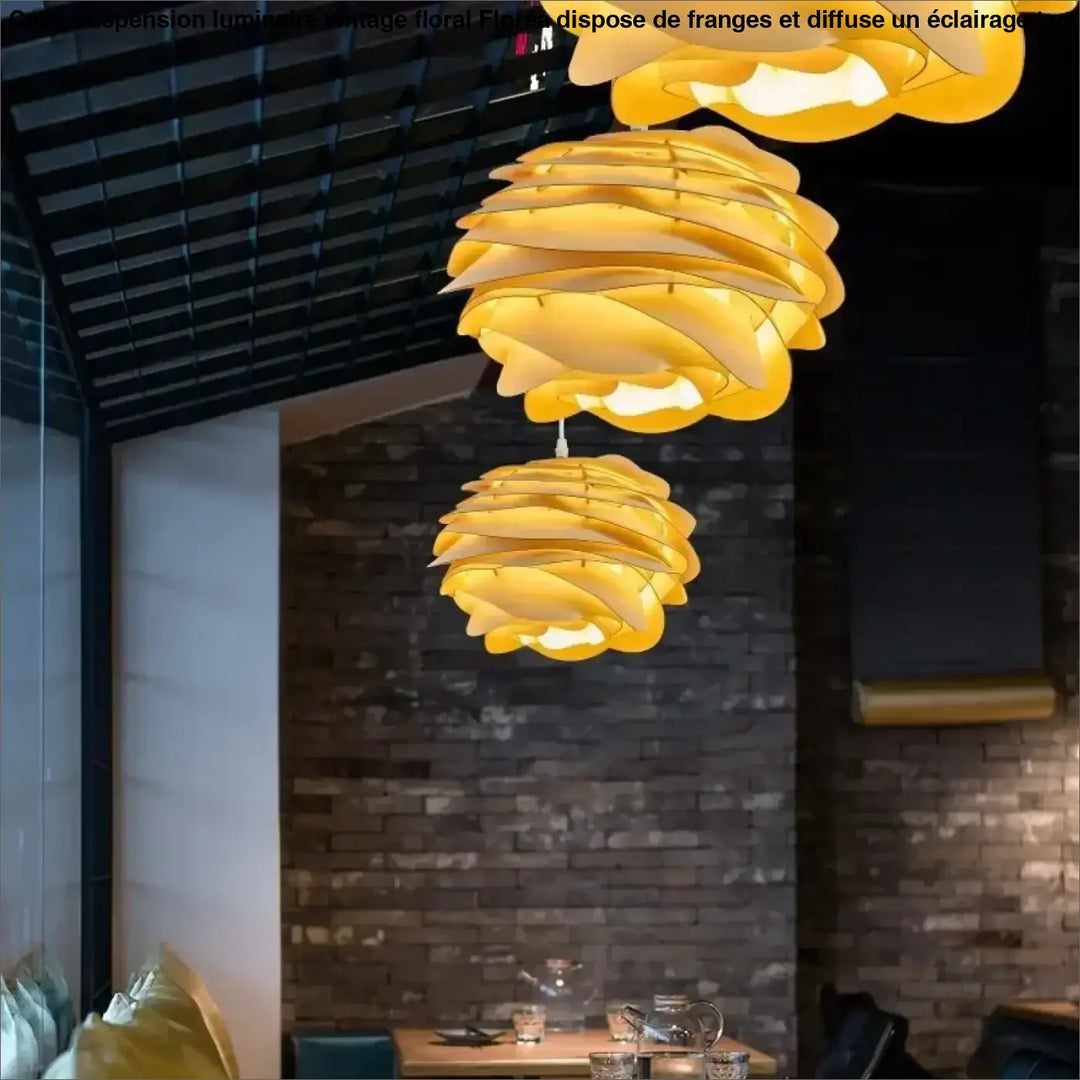 Suspension design ondulée blanche effet pétales lumineux