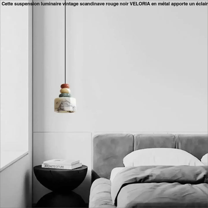 Suspension luminaire noir et blanc avec 3 boules colorées
