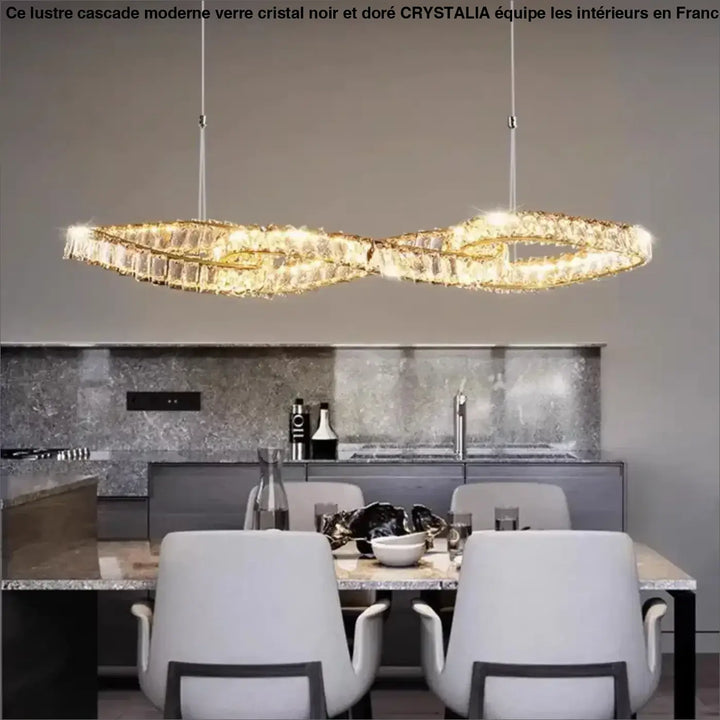 Suspension design en cristal doré pour salon moderne élégant