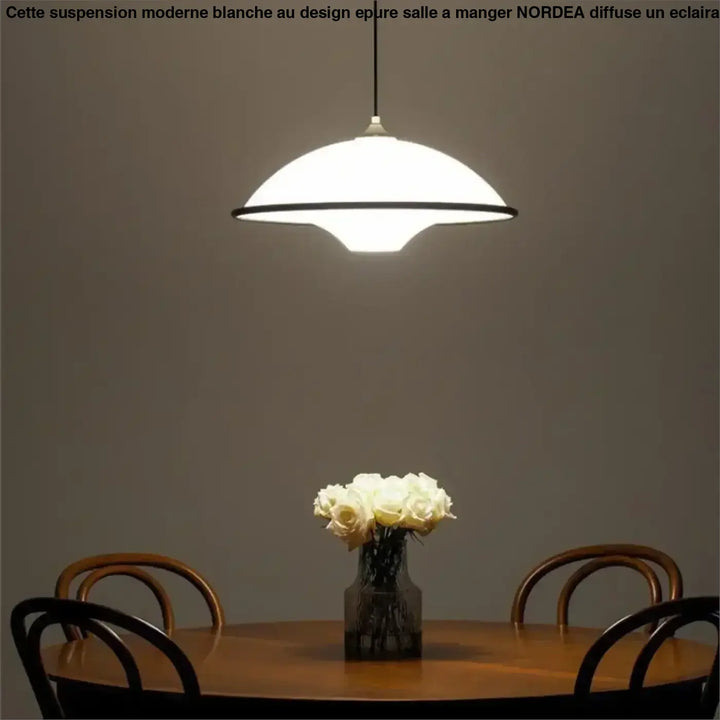 Suspension moderne blanche design épuré salle à manger

