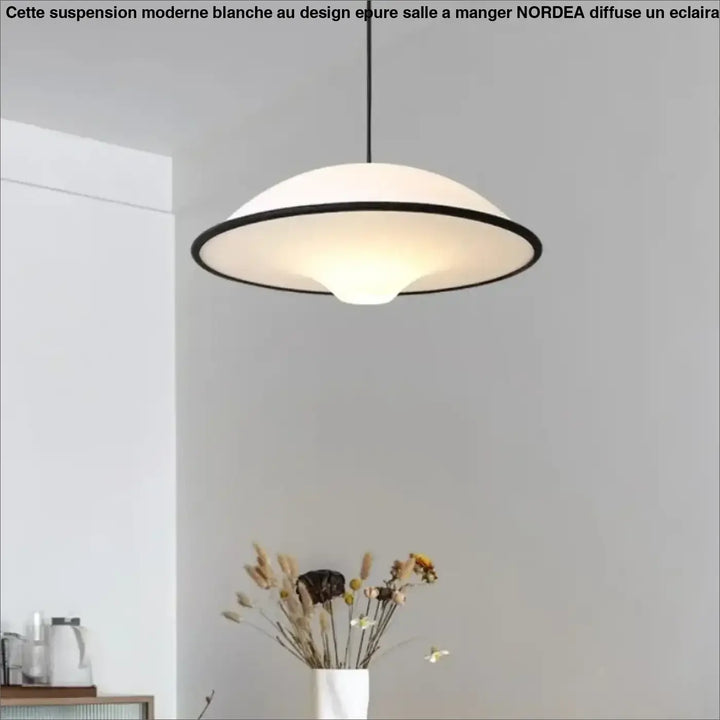 Suspension moderne blanche design épuré salle à manger

