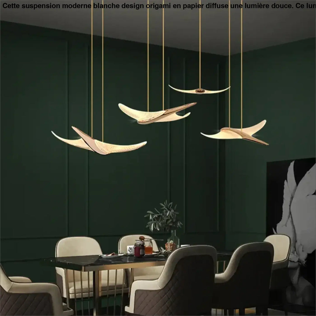 Suspension Design Volutes Aériennes LED Doré Sculptural

