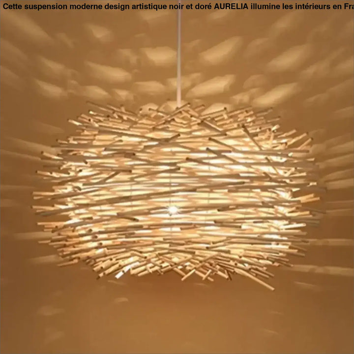 Suspension moderne design artistique noire et dore en bambou naturel avec motifs d ombres chaleureux au plafond