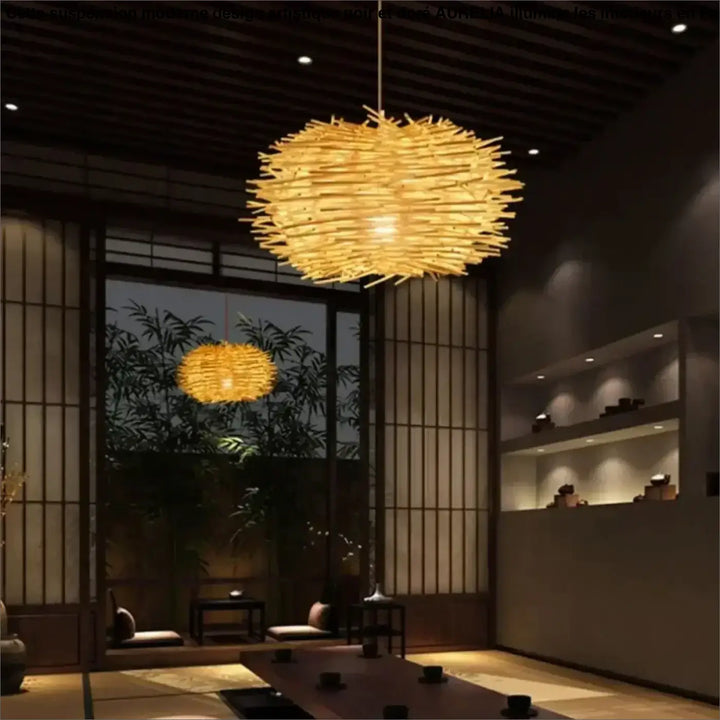 Suspension moderne design artistique noir et doré aurelia en bambou naturel tissé sphérique et lumineuse
