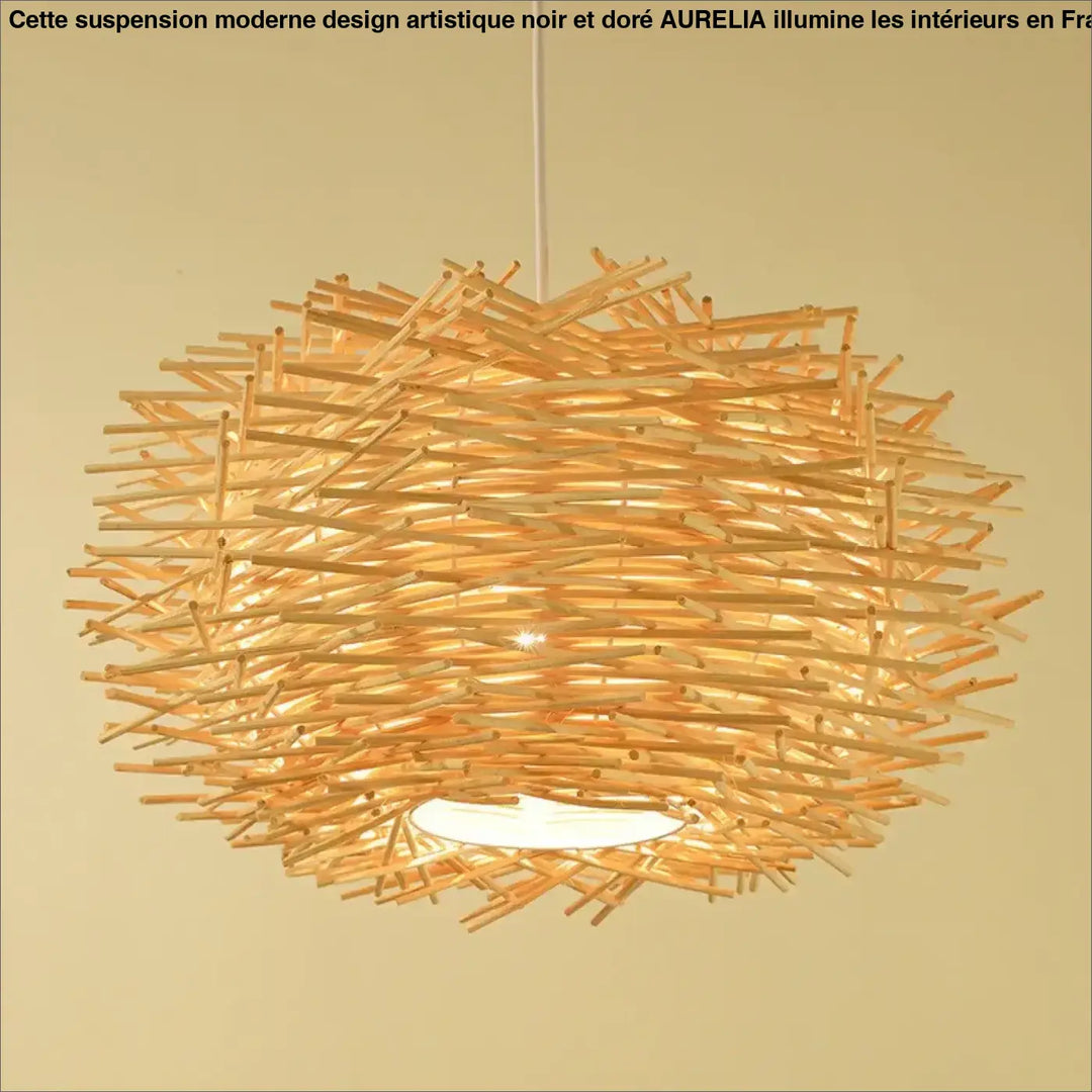 Suspension moderne design artistique noire et dorée en bambou naturel tissé de forme sphérique chaleureuse aurelia