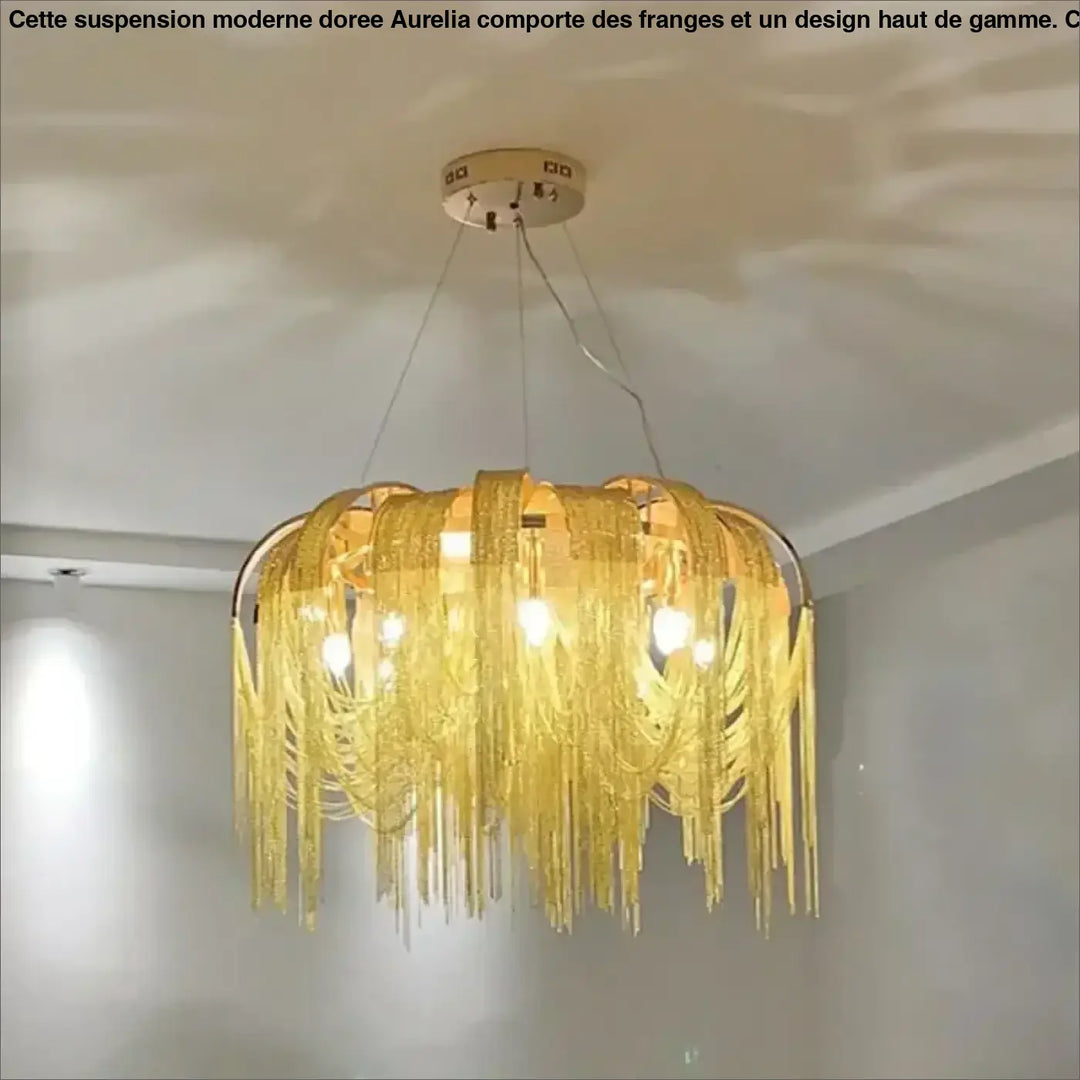 Suspension Moderne Dorée À Franges Élégante Et Tendance Style
