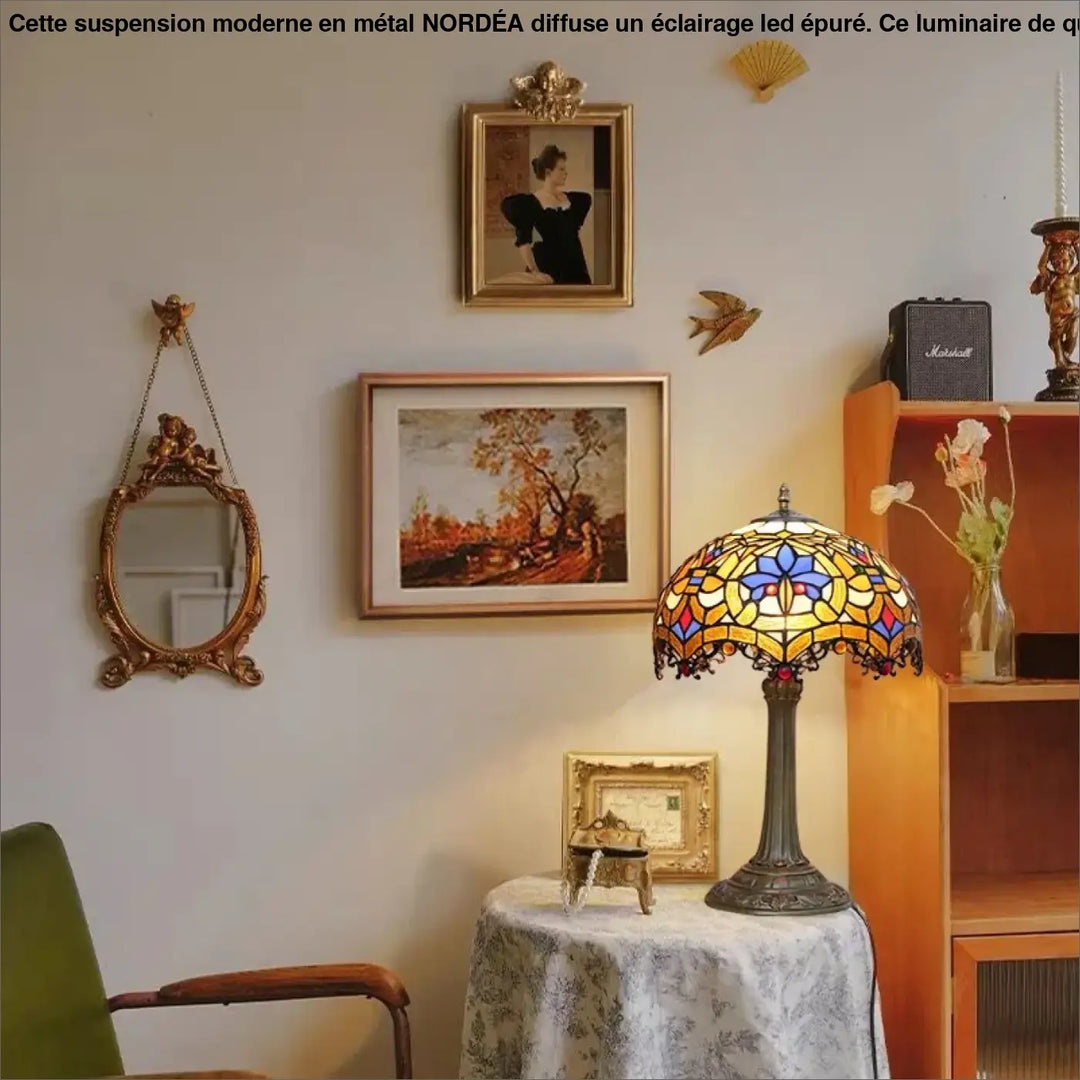 Lampe de table nanih avec design floral en vitrail bleu jaune et rouge aux détails complexes