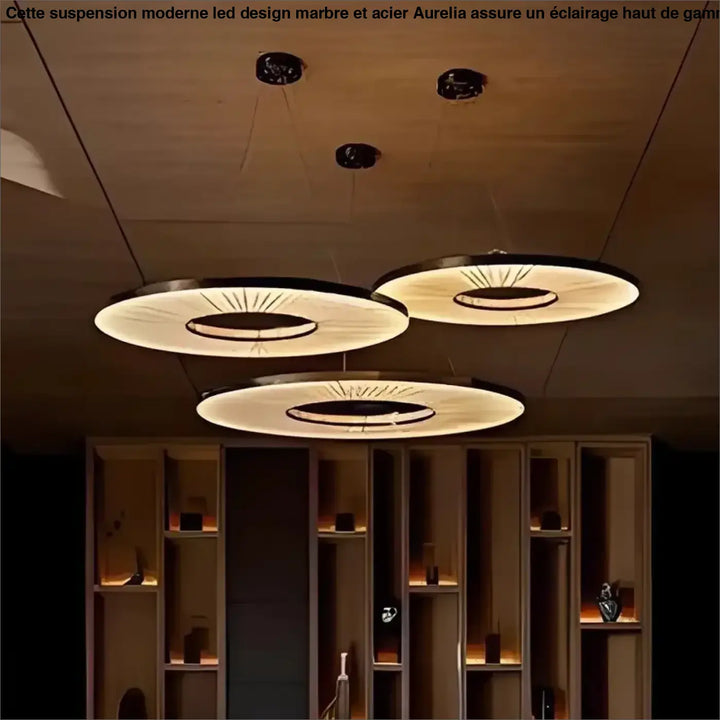 Suspension minimaliste beige avec structure style chic