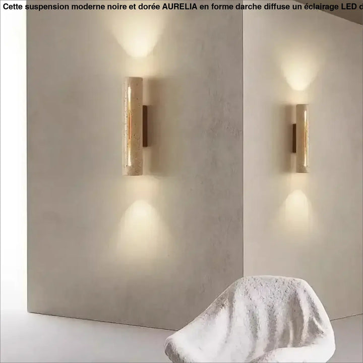 Applique murale design verticale en verre marbré et support doré

