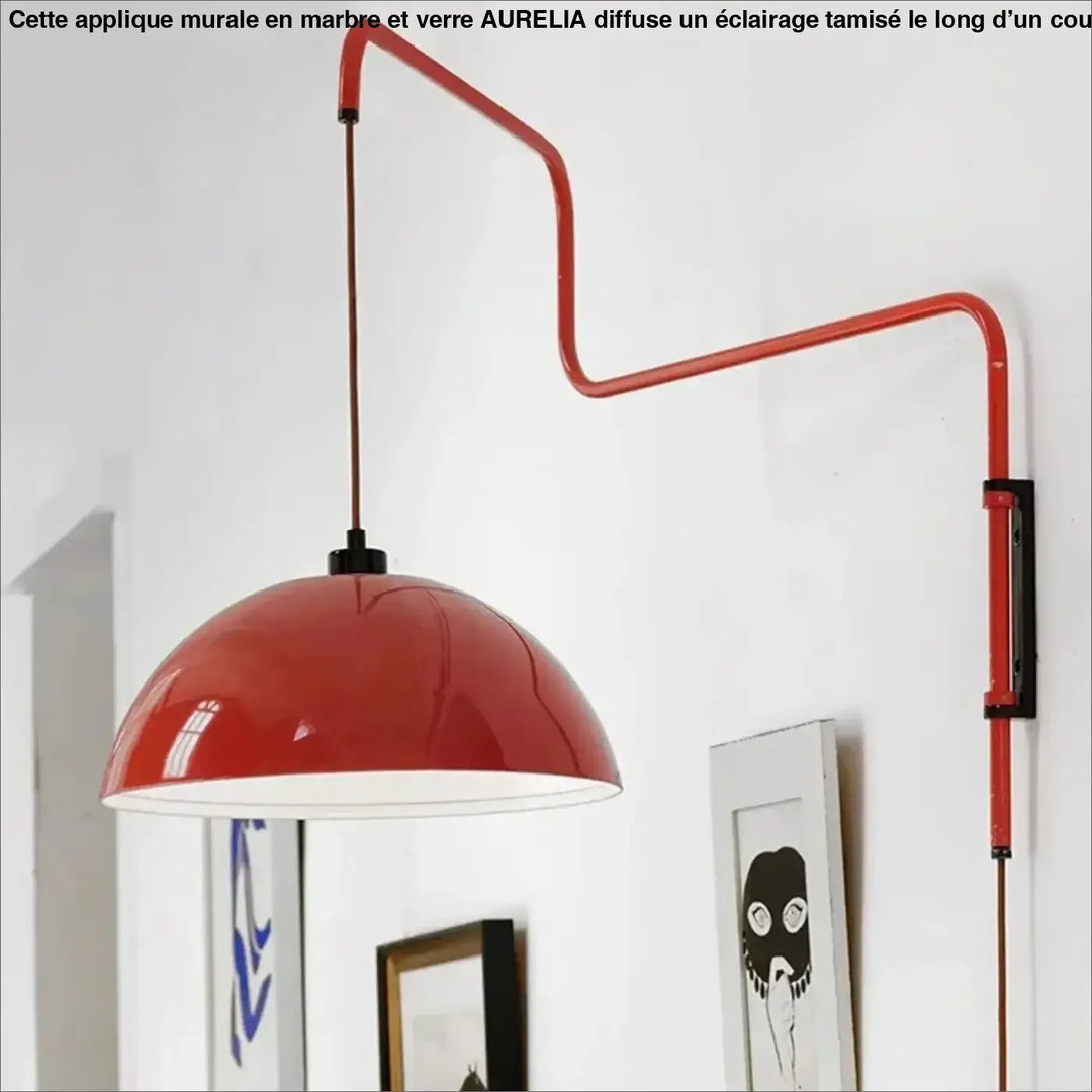 Applique murale design rouge avec bras articulé au style moderne