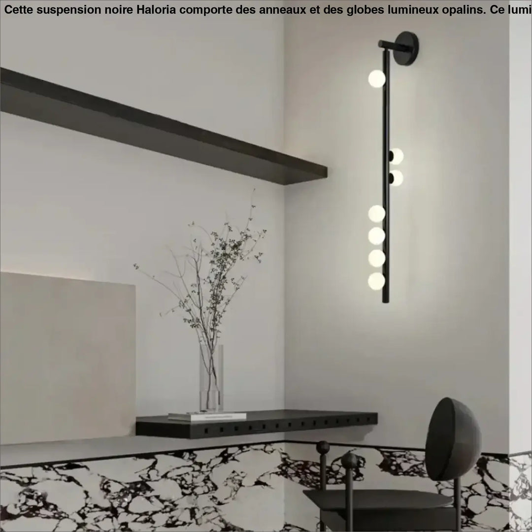 Applique murale élancée en laiton avec globes opalins