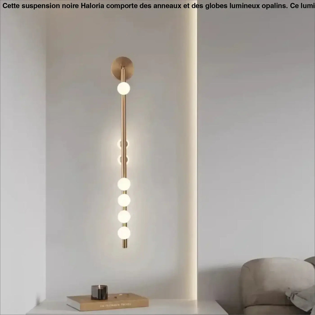 Applique murale élancée en laiton avec globes opalins