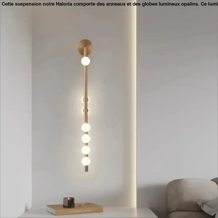 Applique murale élancée en laiton avec globes opalins