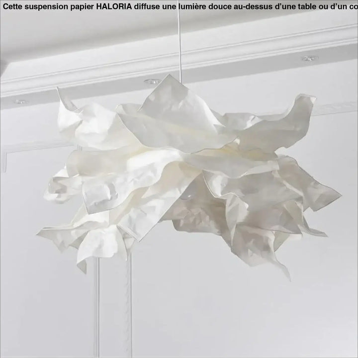 Suspension papier haloria blanche en papier avec plis superposés pour éclairer au-dessus d’une table ou d’un coin salon