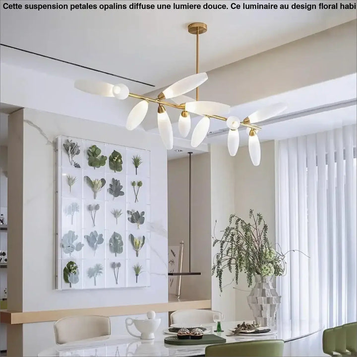 Suspension pétales opalins design floral et lumière douce moderne

