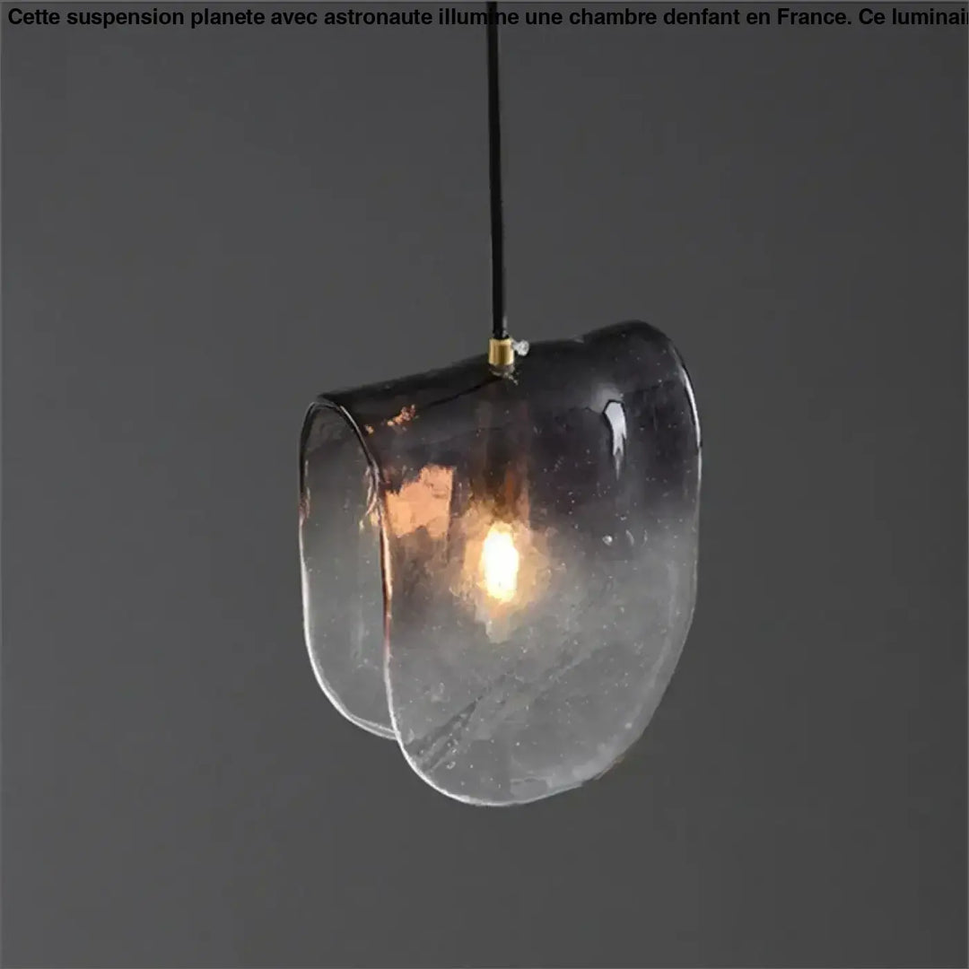 Suspension en verre soufflé au design organique et artistique

