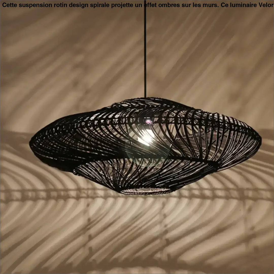 Suspension Rotin Design Spirale Effet Ombres Moderne Élégante

