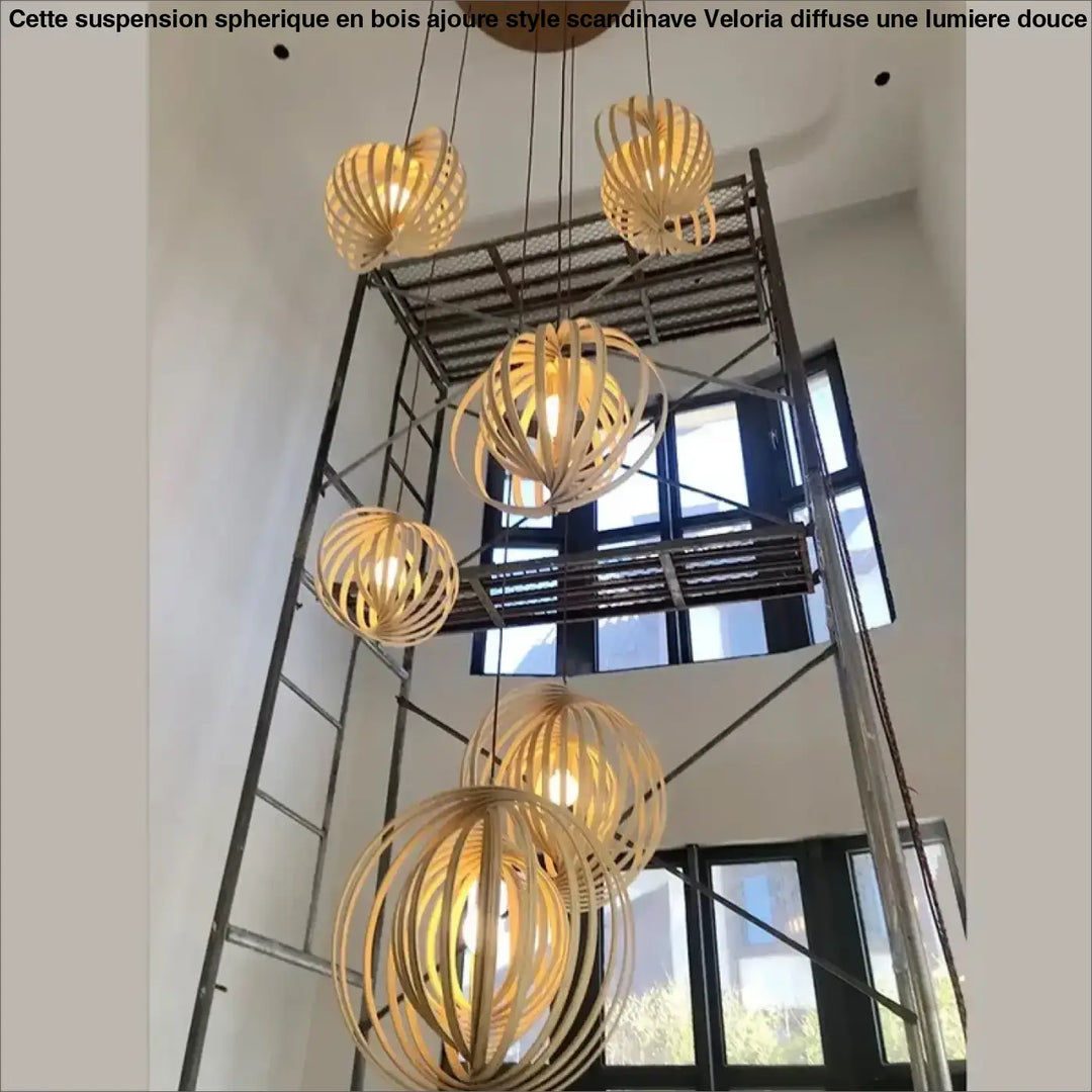 Suspension sphérique en bois ajouré style scandinave moderne

