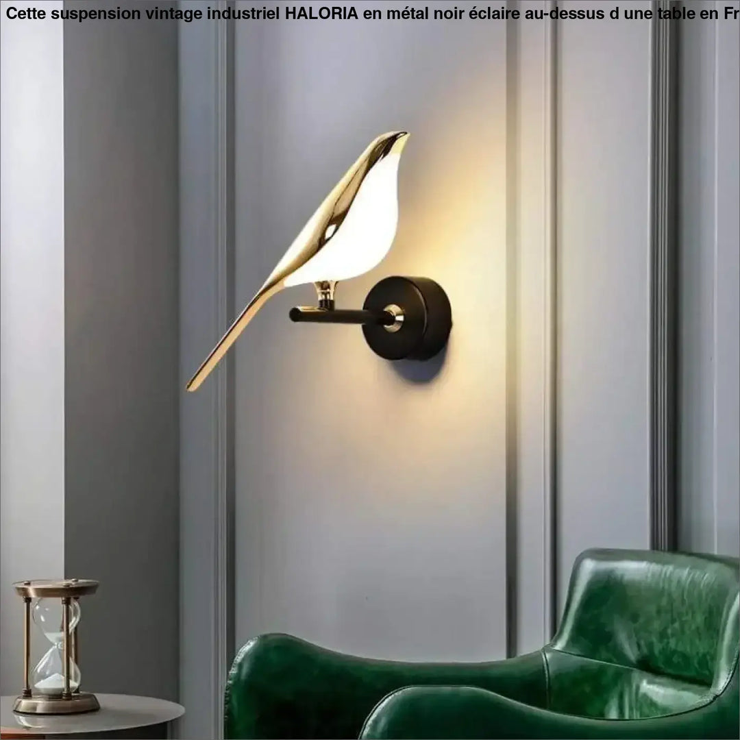 Suspension vintage industriel haloria avec applique murale oiseau dorée au design minimaliste et corps en verre blanc éclairé