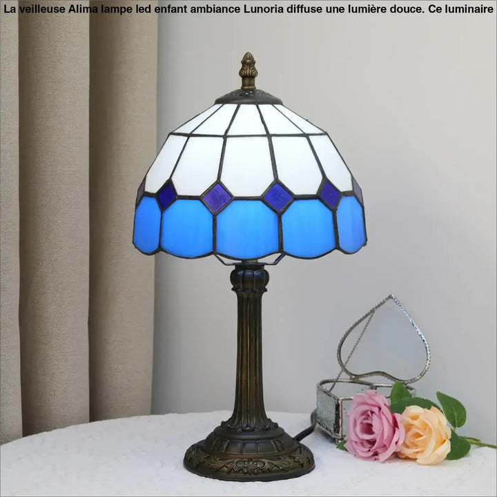Lampe de chevet en verre teinté bleu et blanc avec base finition bronze design méditerranéen devient plus vivante