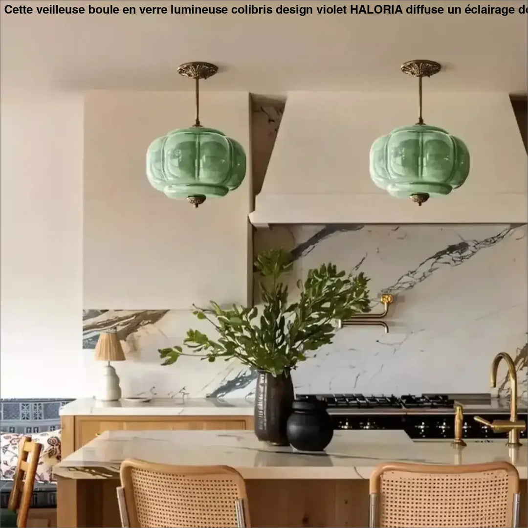 Paire de suspension luminaire en verre vert menthe avec fixations en laiton pour décoration intérieure art déco homilo