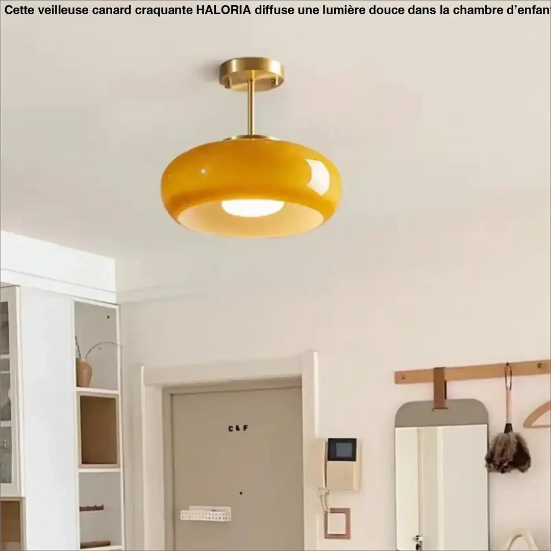 Suspension luminaire longa avec dôme en verre moutarde brillant et fixation en laiton poli pour décoration intérieure design aux