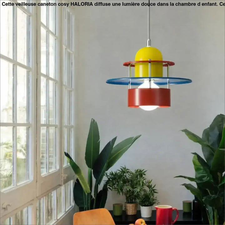 Suspension luminaire vibrant avec dôme jaune anneaux rouges et bleus style rétro-vintage présence douce retrolux