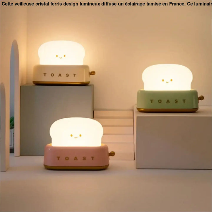 Veilleuse kawaii toast en forme de tranche de pain pastel avec sourire et lumière douce intégrée pour ambiance apaisante