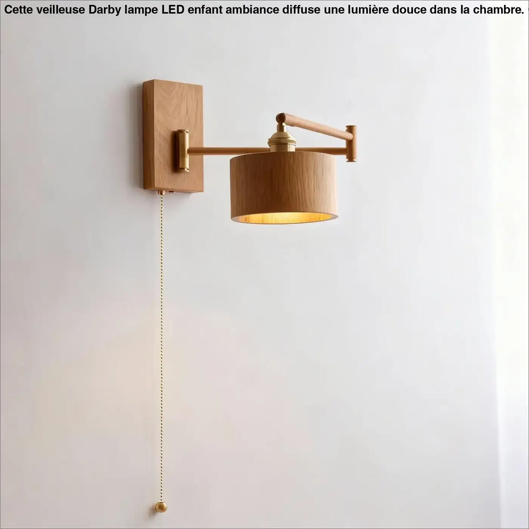 Applique murale design en bois et laiton avec bras orientable élégant