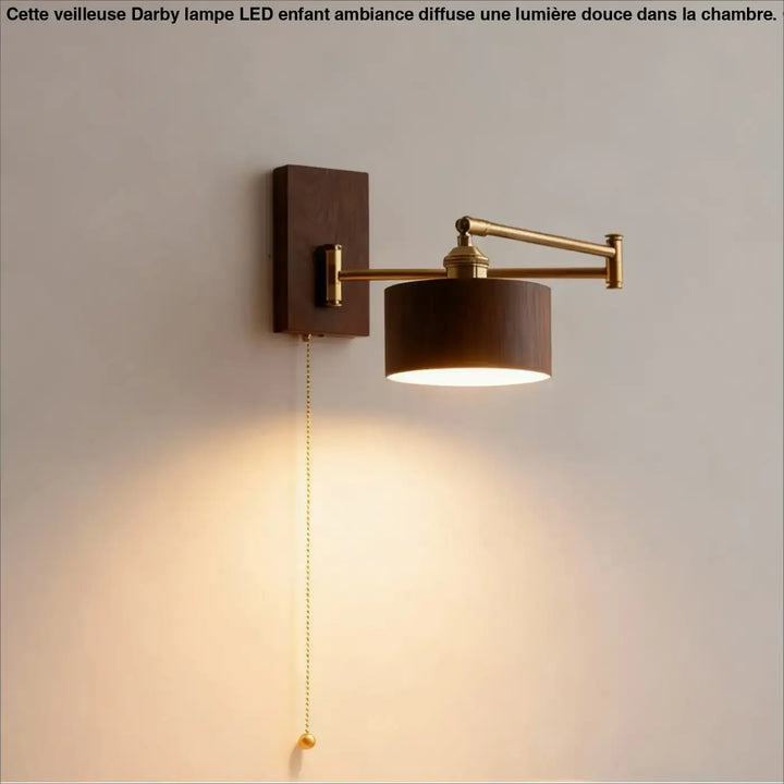 Applique murale design en bois et laiton avec bras orientable élégant