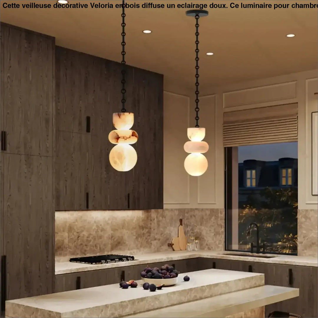 Deux luminaires suspension batta avec ampoules led lustre en albâtre blanc et chaînes noires intensité variable possible