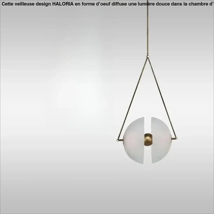 Suspension luminaire ronde en verre opalin et laiton doré élégant