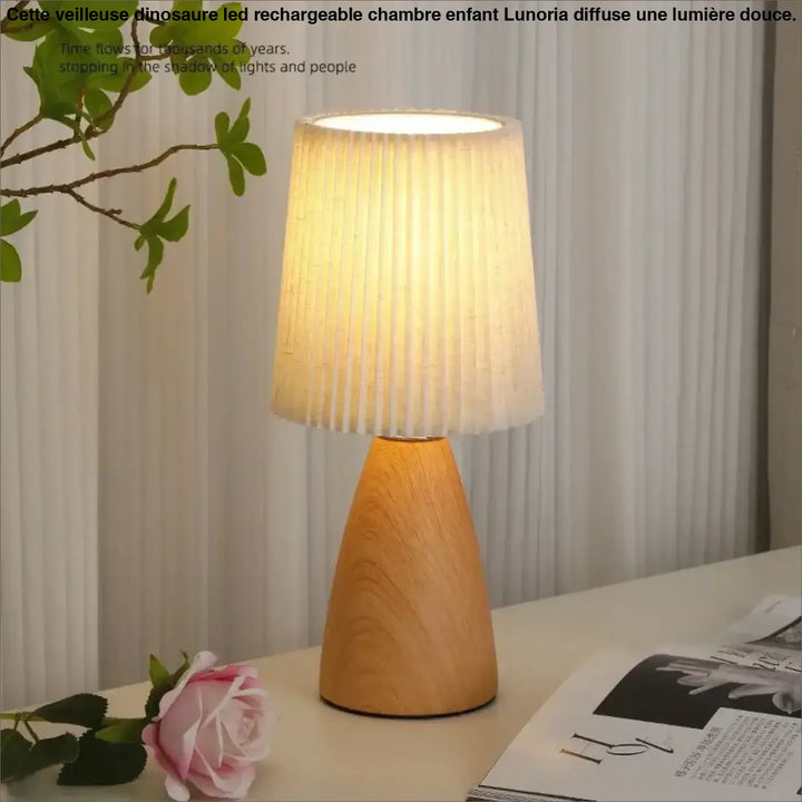 Lampe de table en tissu plisse avec base en bois chic