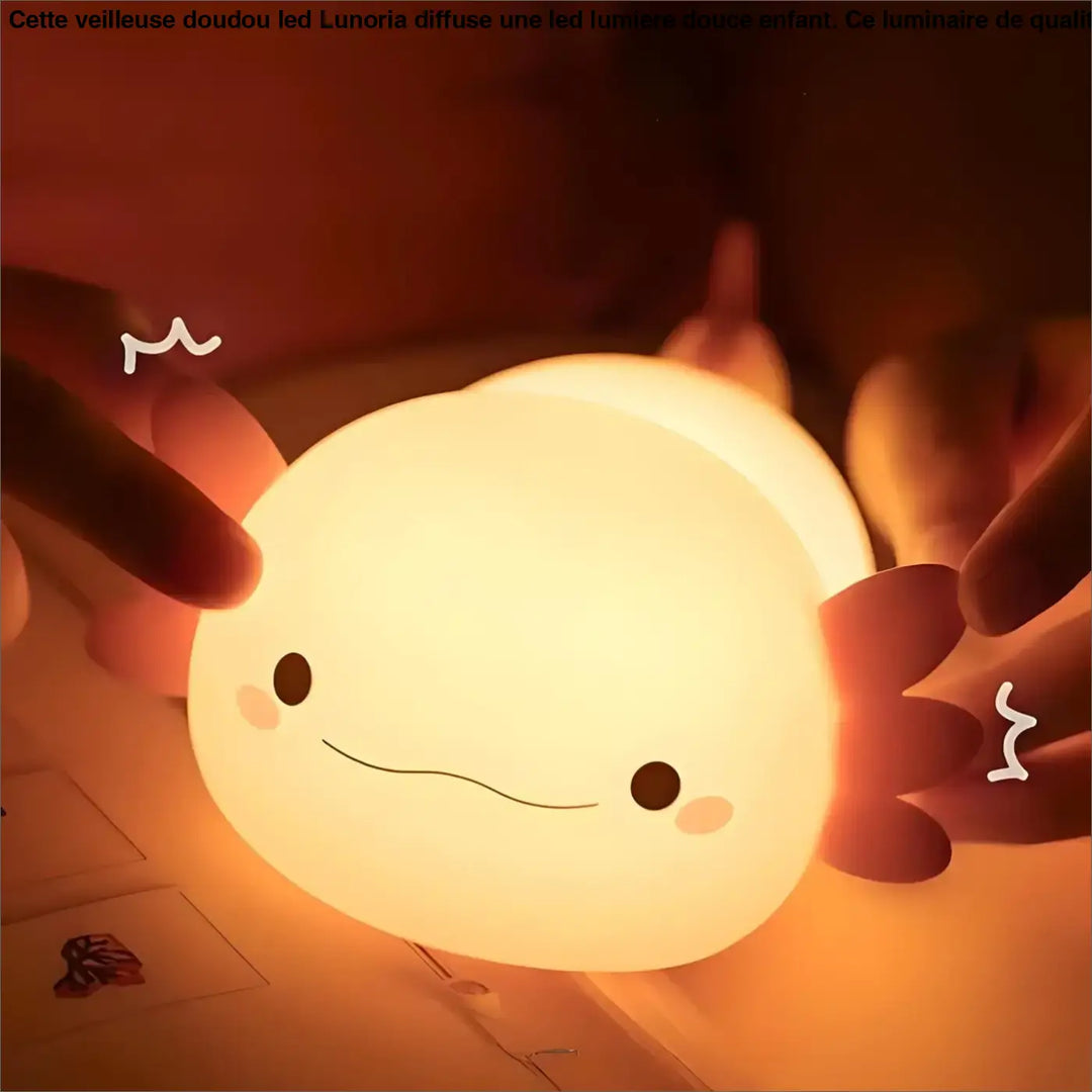 Veilleuse doudou led axolotl blanche douce avec yeux noirs et joues roses pour enfant lunoria