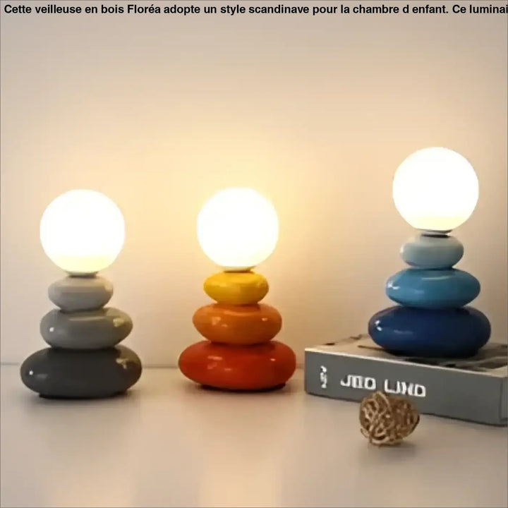Lampe de chevet hestia avec design galets empilés en pierre lisse et ampoules blanches lumineuses