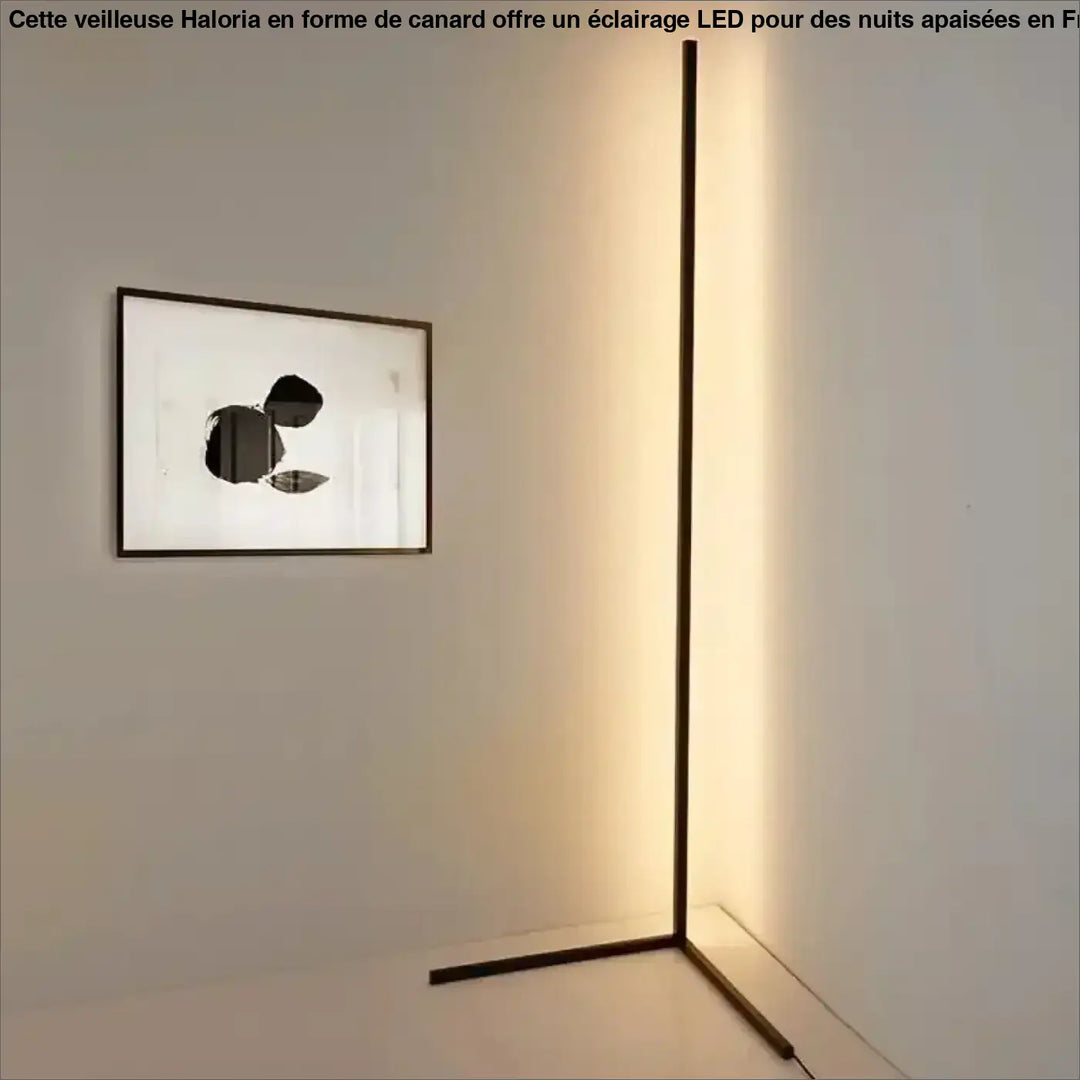 Lampadaire led cyber avec cadre métallique noir élégant et éclairage led smart diffus et chaleureux le long de sa hauteur