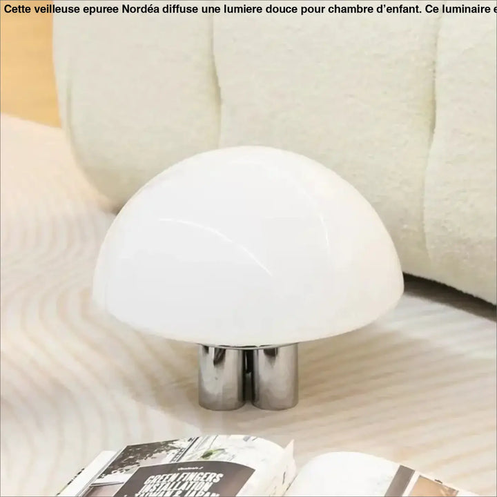Lampe de chevet jema blanche en forme de champignon avec dôme en verre brillant et tige en chrome poli