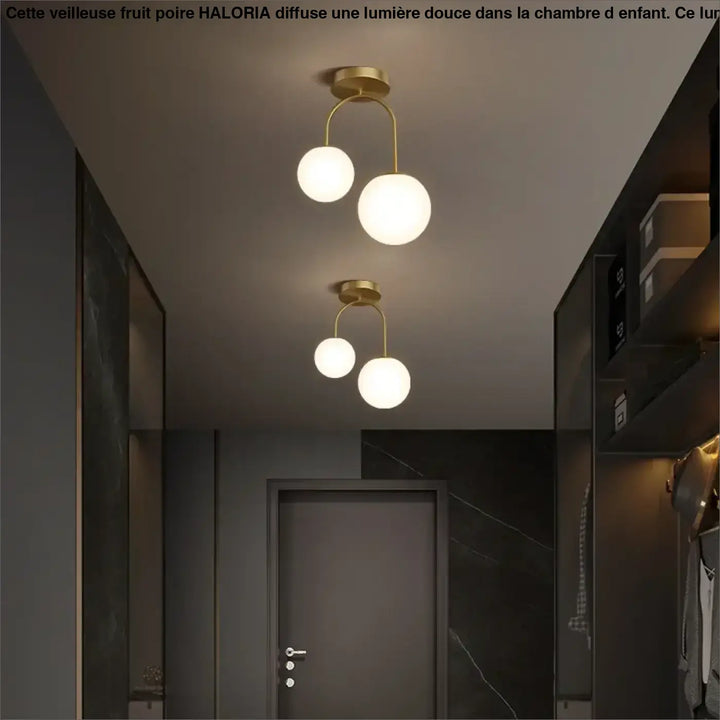 Luminaire plafonnier solia en tons dorés avec deux globes en verre dépoli design chic et plus classique